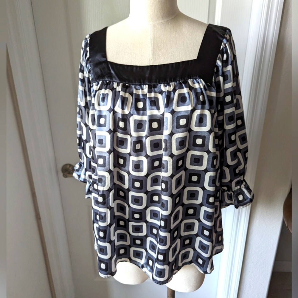 Violet & Claire Geometric Print Blouse